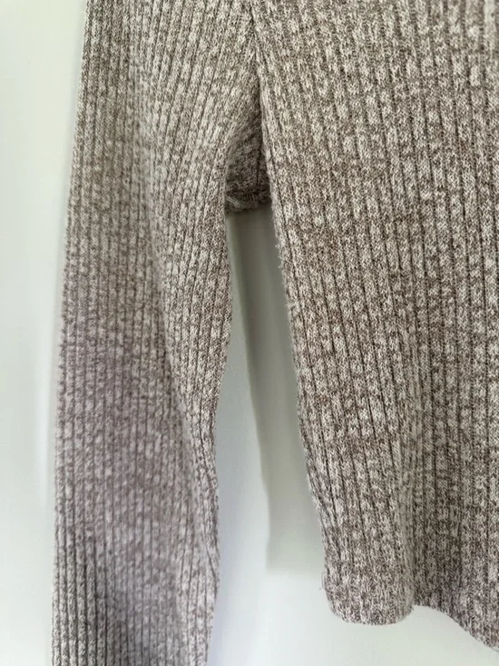 FASHION NOVA Ribbed Button-Front Square Neck Long Sleeve Crop Top Taupe - Picture 6 of 10